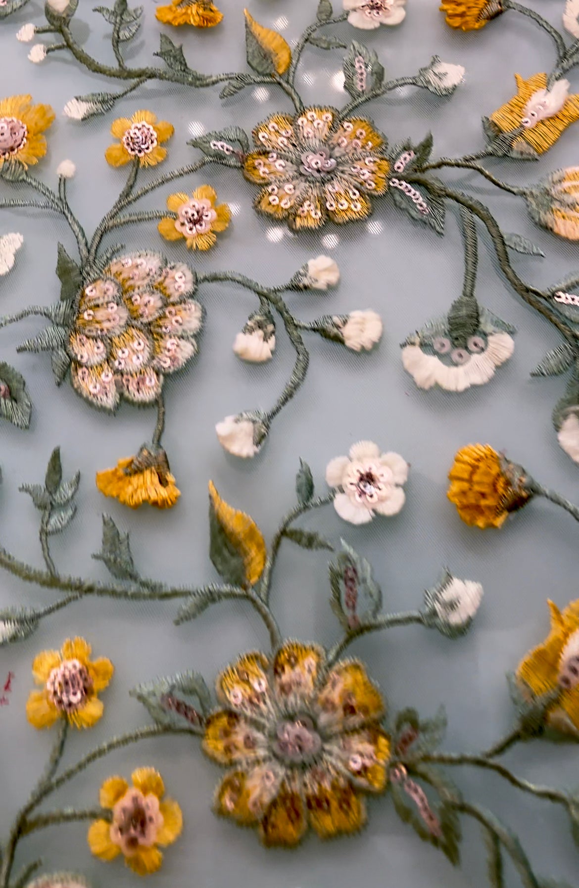 Yaz Rengi Çiçek Tasarımlı Renkli Pul İşlemeli Kumaş