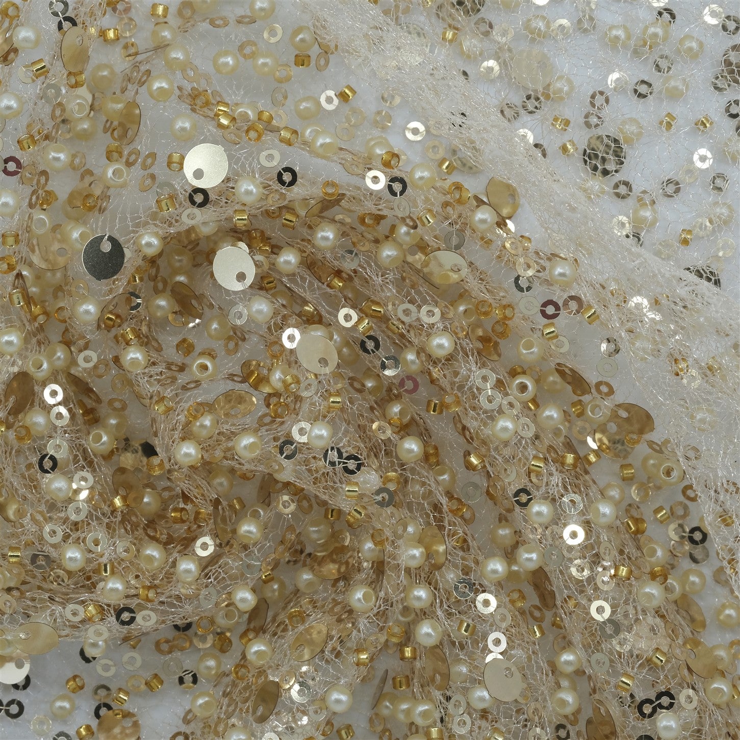 PAYETLİ İNCİ VE KESME BONCUKLU ÖRÜMCEK FİLE TÜL KUMAŞ