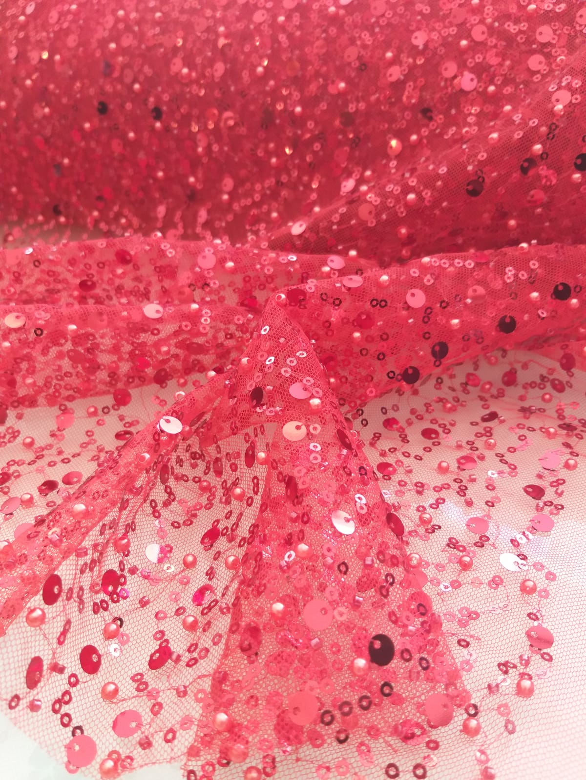 BL-001A YOĞUN PAYETLİ İNCİ VE KESME BONCUKLU KUMAŞ