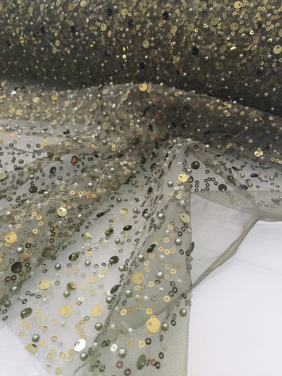 BL-001A YOĞUN PAYETLİ İNCİ VE KESME BONCUKLU KUMAŞ