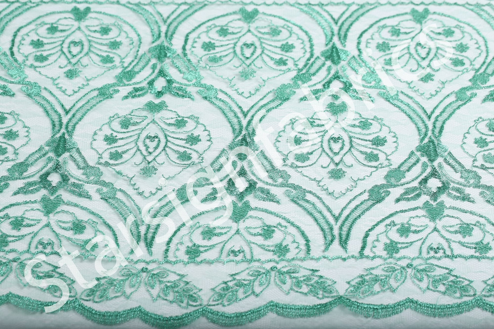 Dekoratif Süslemeli Simetrik Nakışlı Kumaş