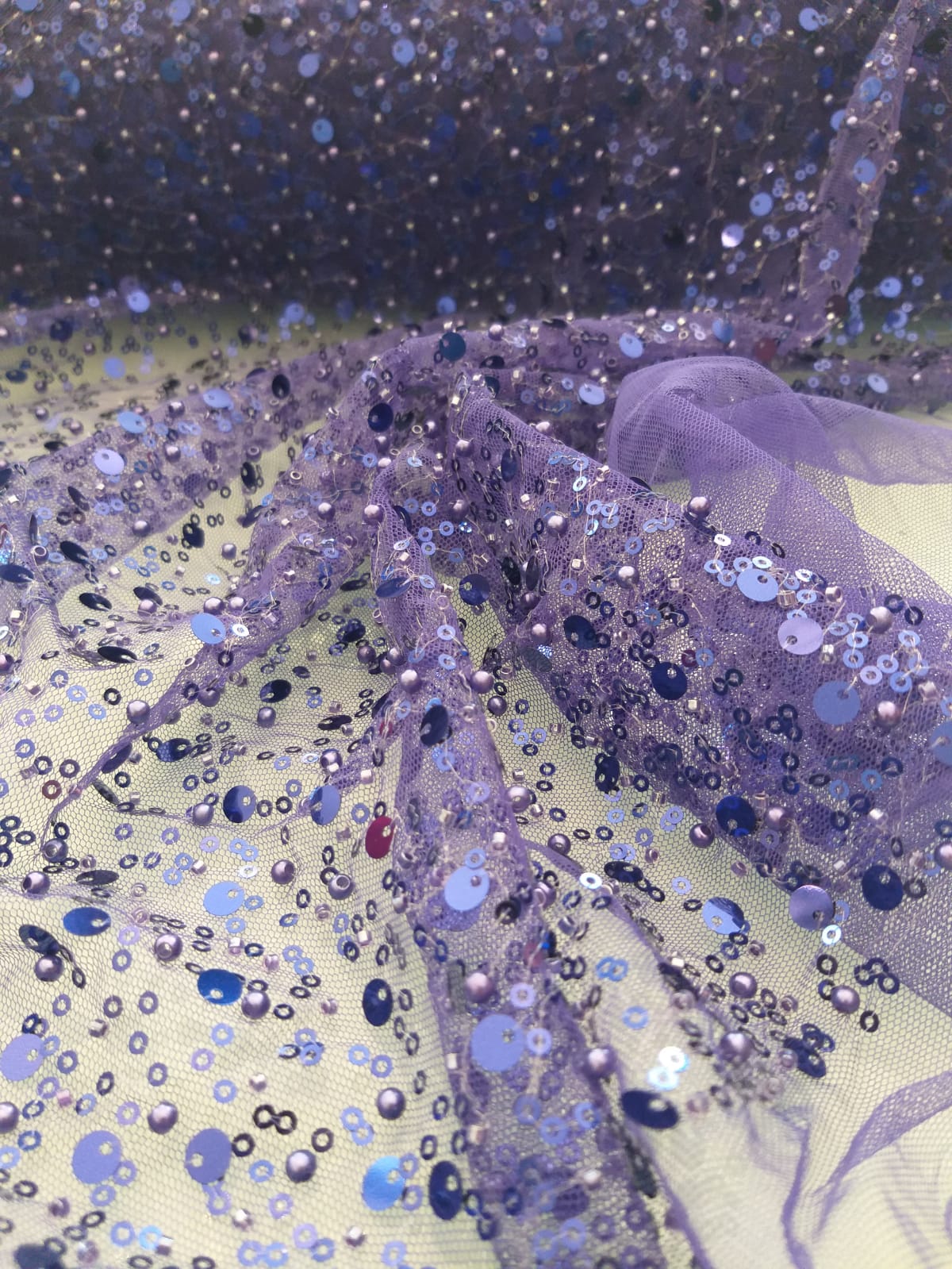 BL-001A YOĞUN PAYETLİ İNCİ VE KESME BONCUKLU KUMAŞ