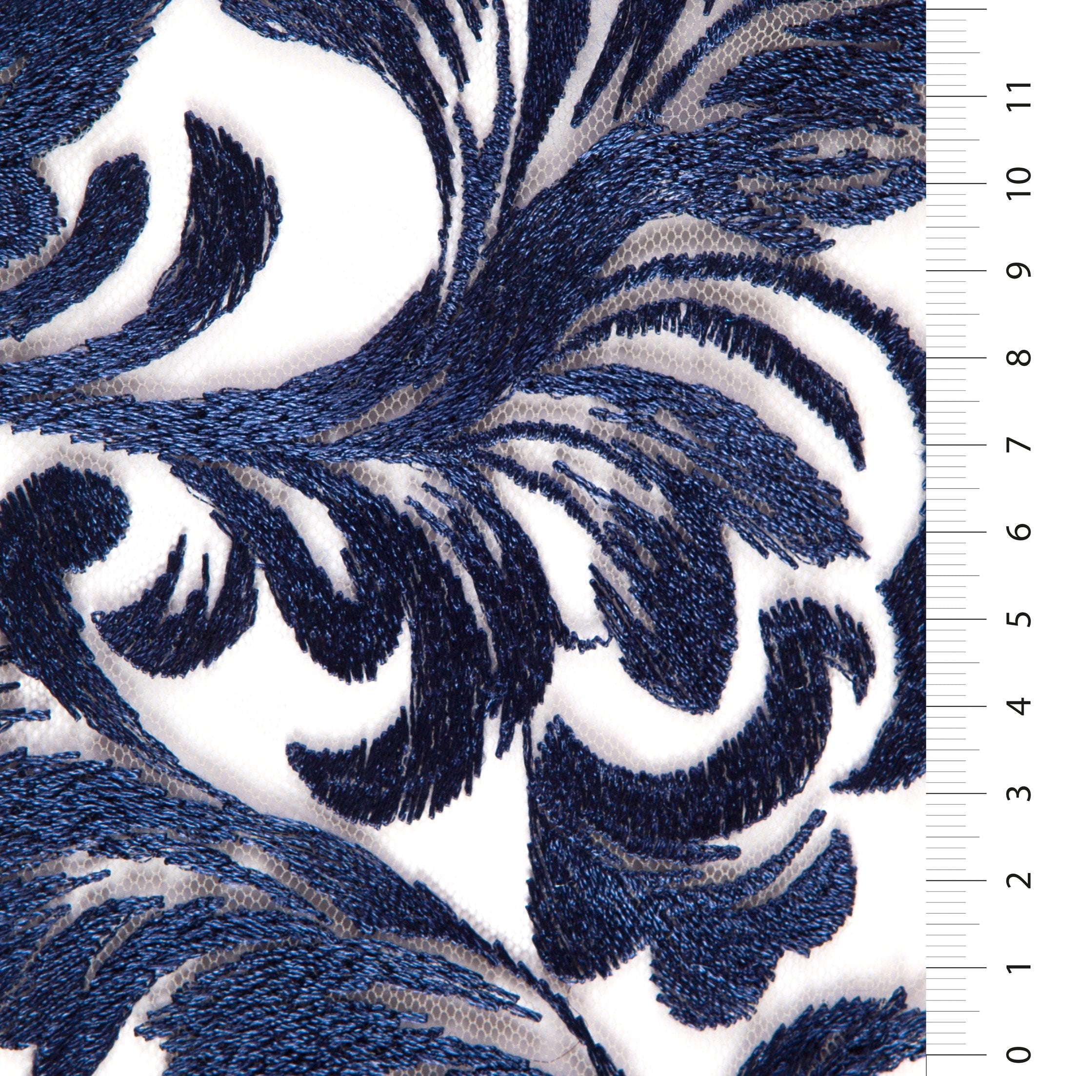 Kıvrımlı Yaprak Tasarım İplik Nakışlı Kumaş