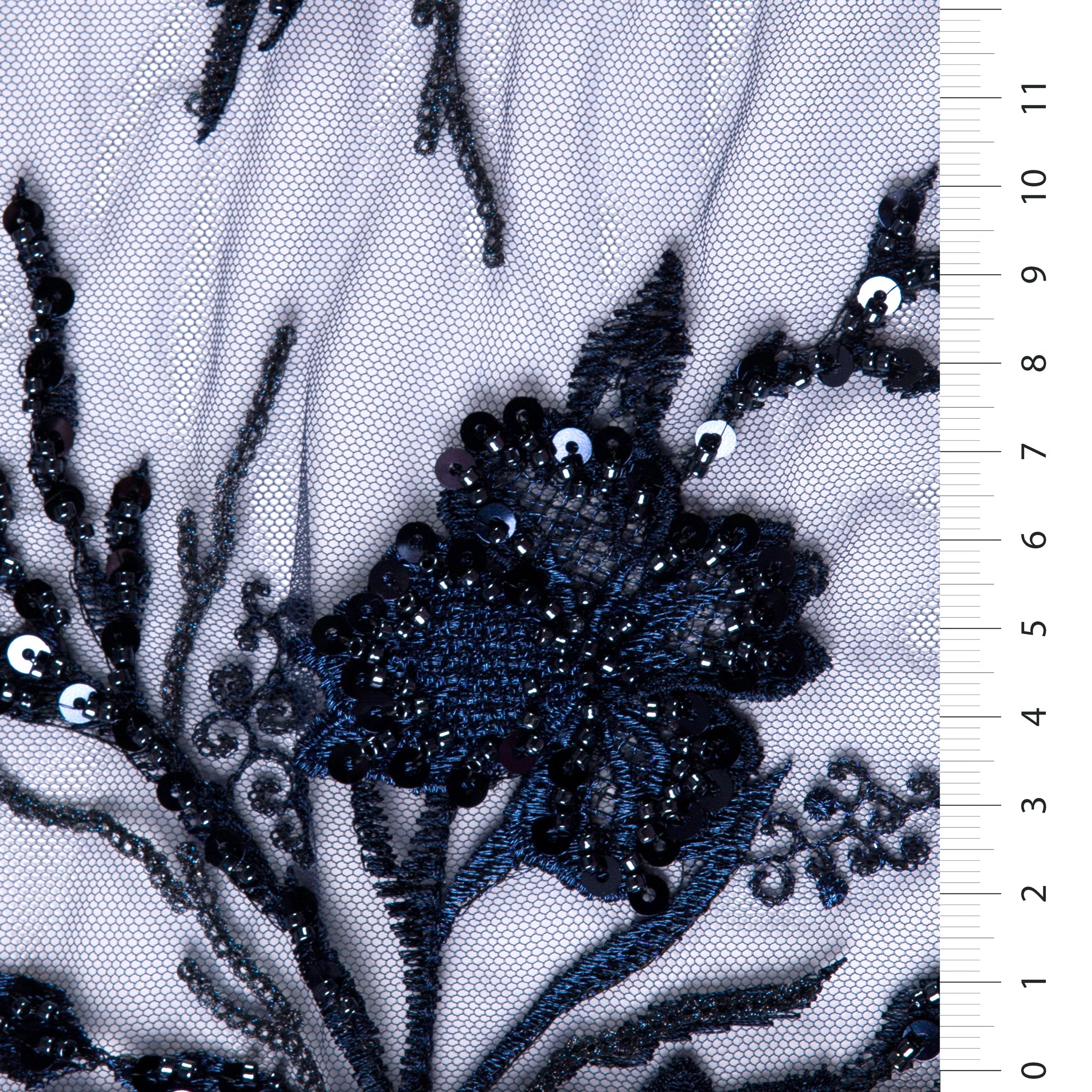 Tarak Kenarı Siyaha Gold Renkli Çiçek Payet İpliği Nakış Tül Kumaş