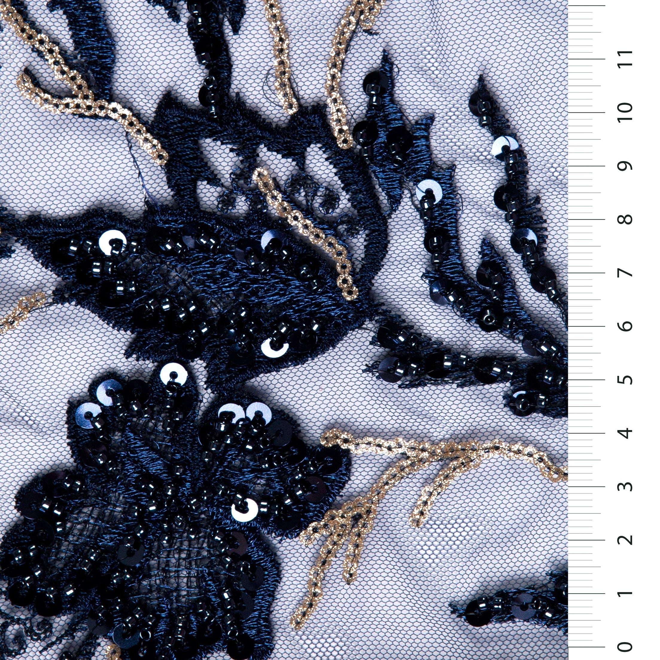 Tarak Kenarı Siyaha Gold Renkli Çiçek Payet İpliği Nakış Tül Kumaş