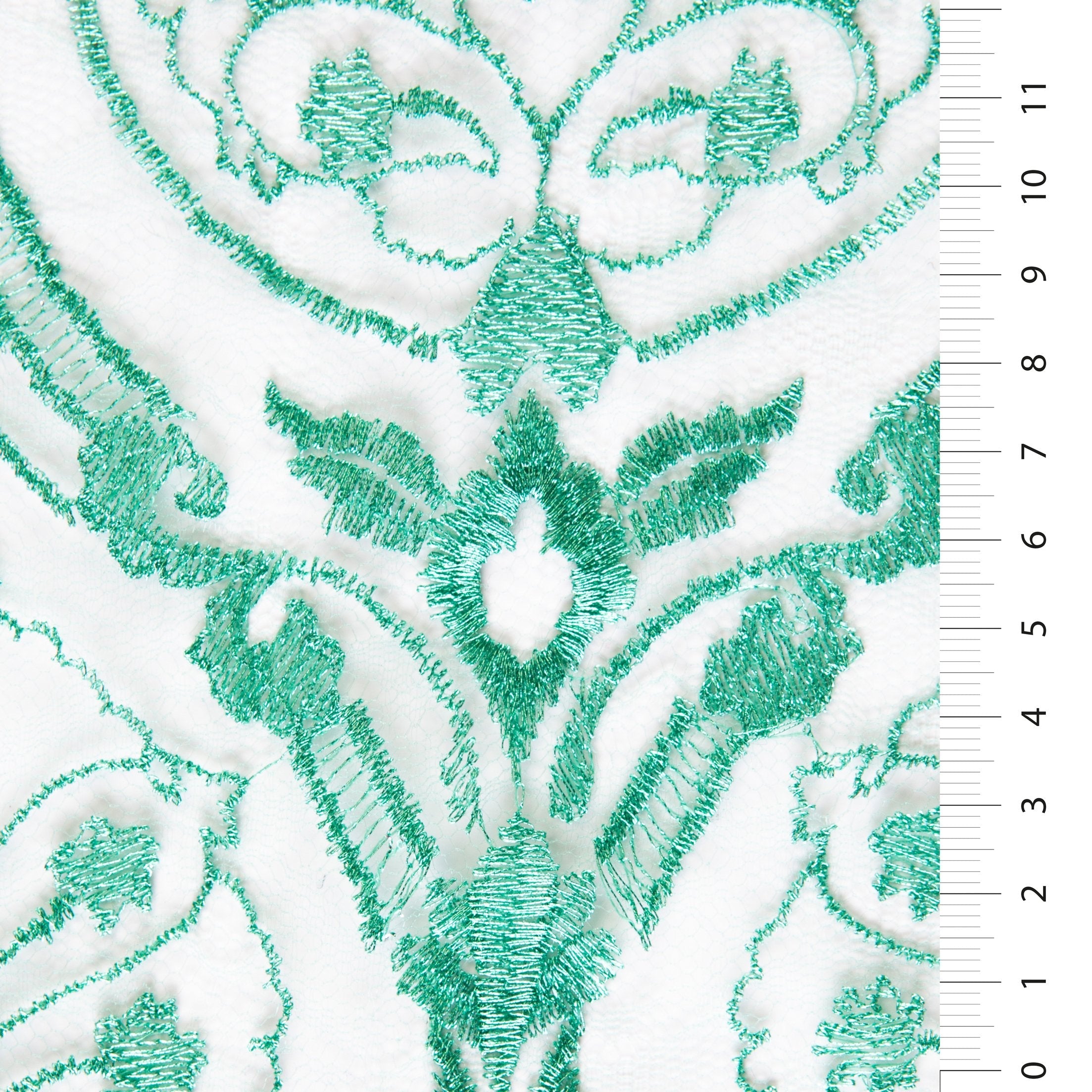 Dekoratif Süslemeli Simetrik Nakışlı Kumaş