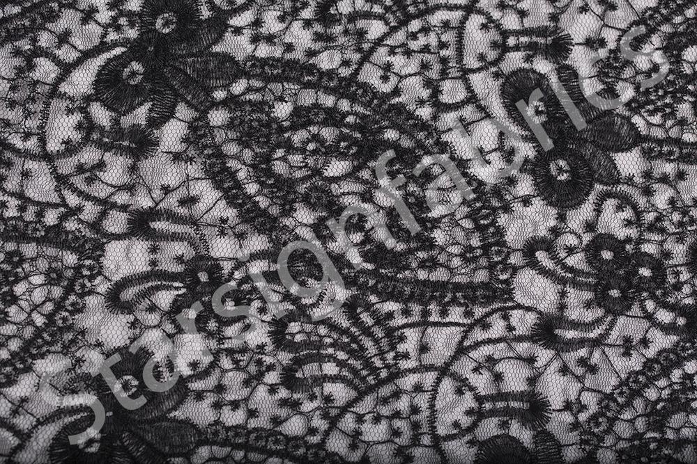 Uzak Doğu Tarzı Oval Çiçek Tasarımlı Parlak Dantel İplik Nakışlı Kumaş