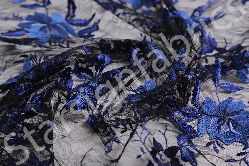 Mallorca Tarzı Saks Mavisi Çiçek Nakışlı Dantel Kumaş | Burç Kumaş