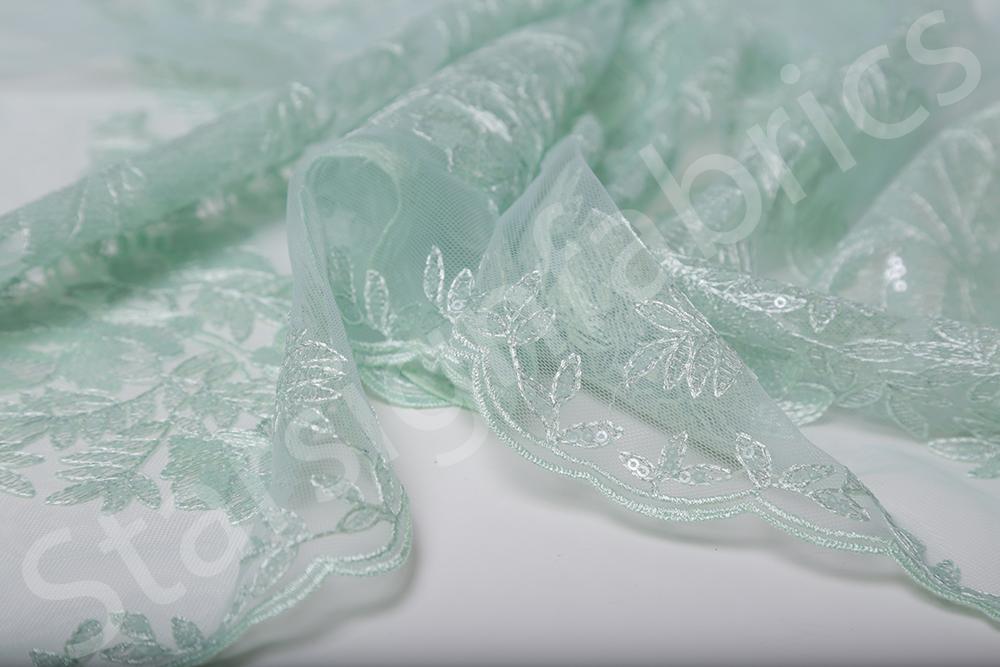 Şeffaf Pullu Çiçek Süslemeli Kumaş