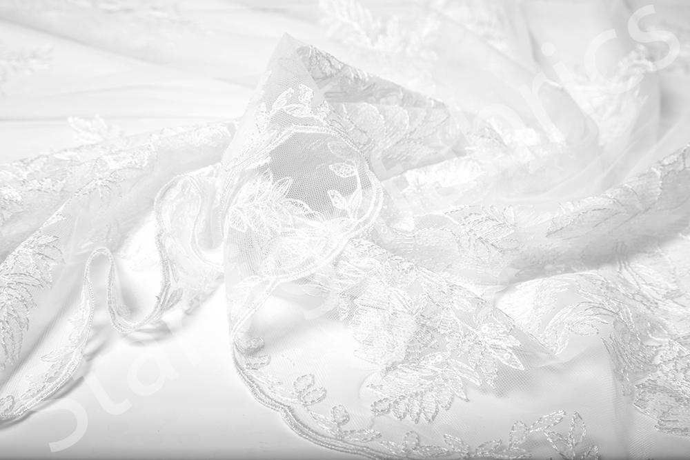 Şeffaf Pullu Çiçek Süslemeli Kumaş