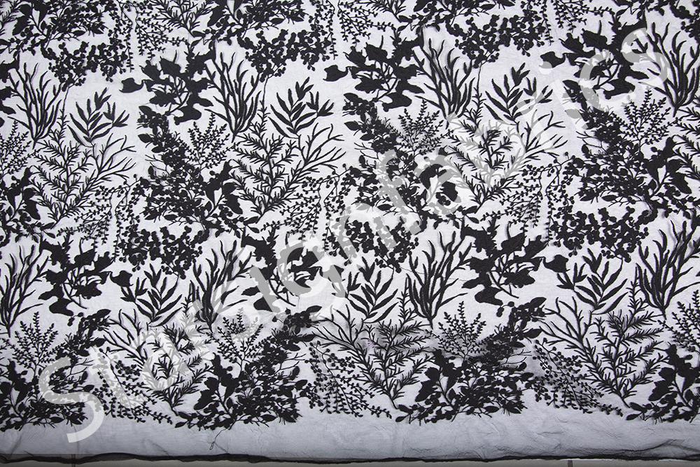 Siyah Çiçek Tasarımlı Rayon İplik Nakışlı Kumaş | Burç Kumaş