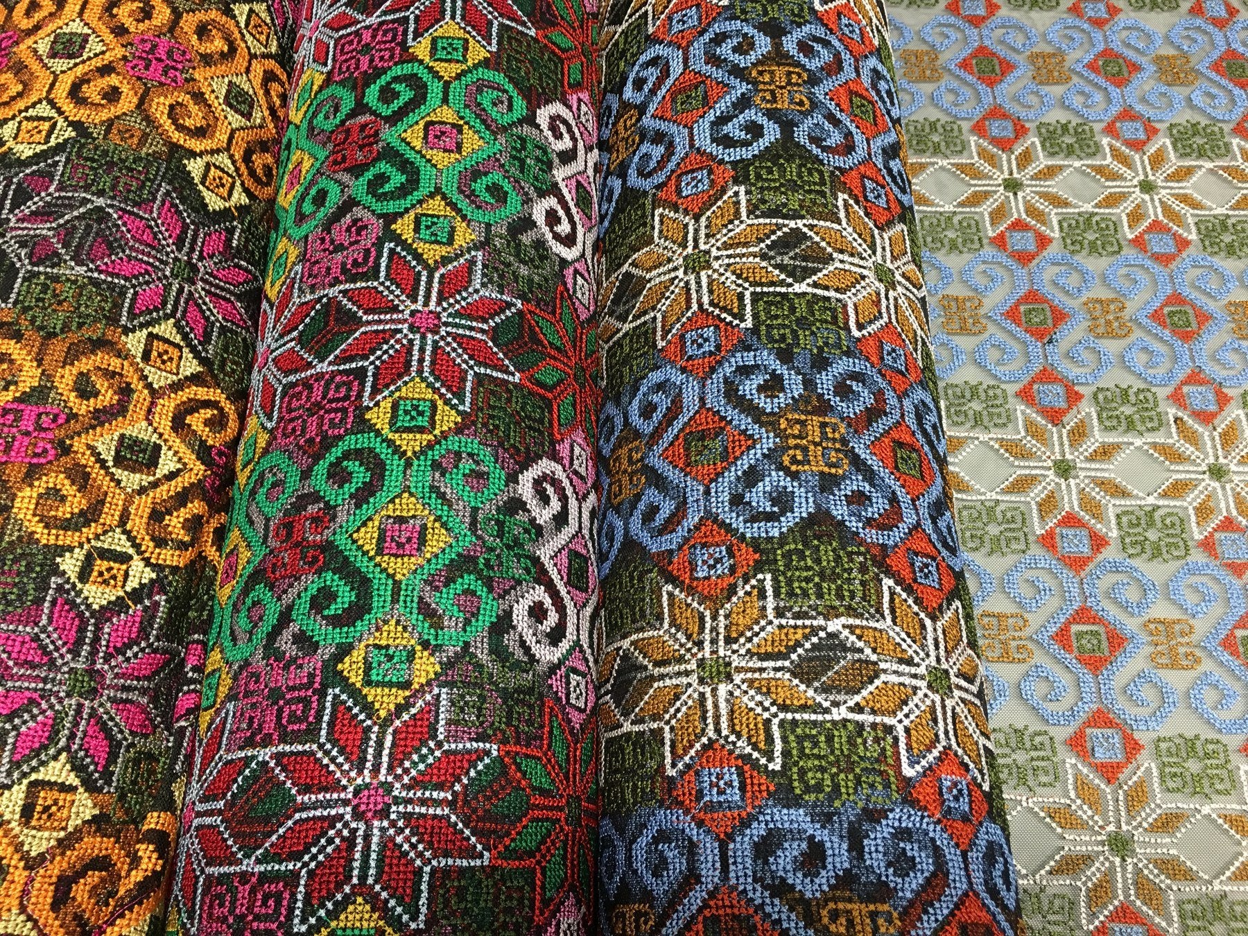 Aztek Tasarımlı Örgü İplik Nakışlı Kumaş | Burç Kumaş