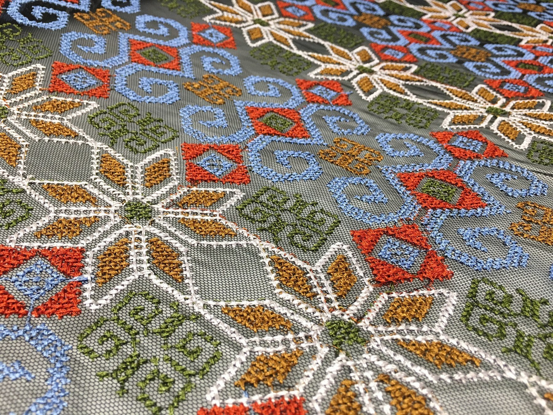 Mavi Aztek Tasarımlı Örgü İplik Nakışlı Kumaş | Burç Kumaş