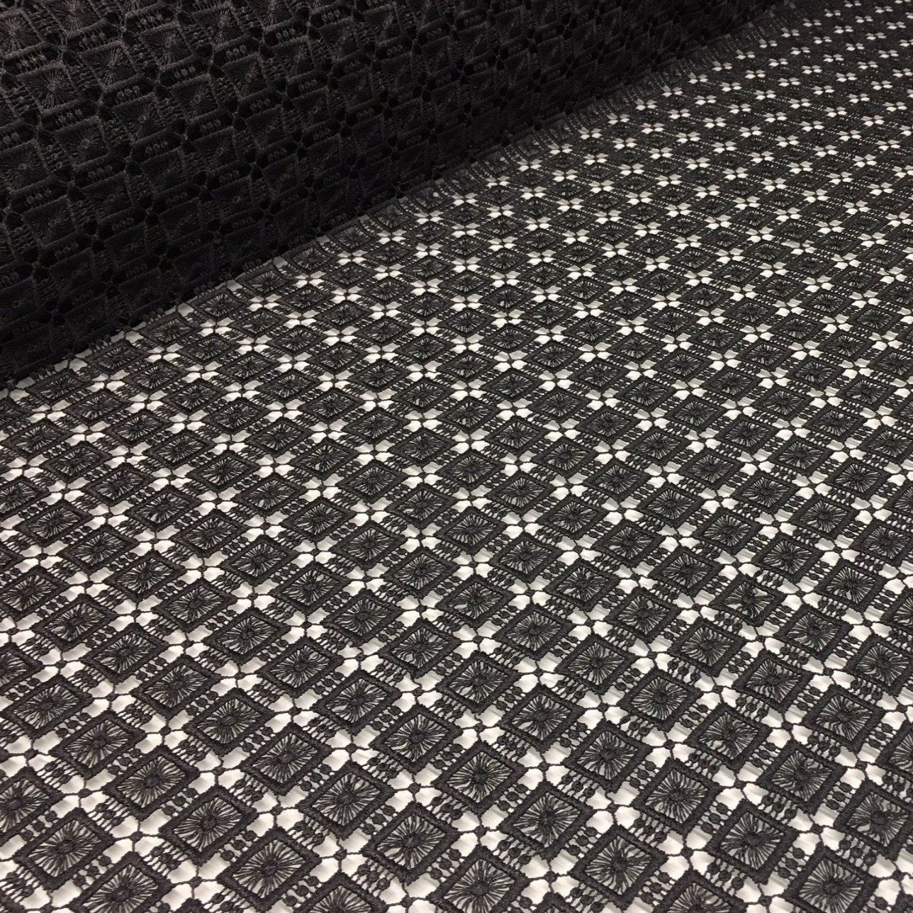 Modern Sanat Etnik Siyah Kare Desenli Güpür Kumaş | Burç Kumaş