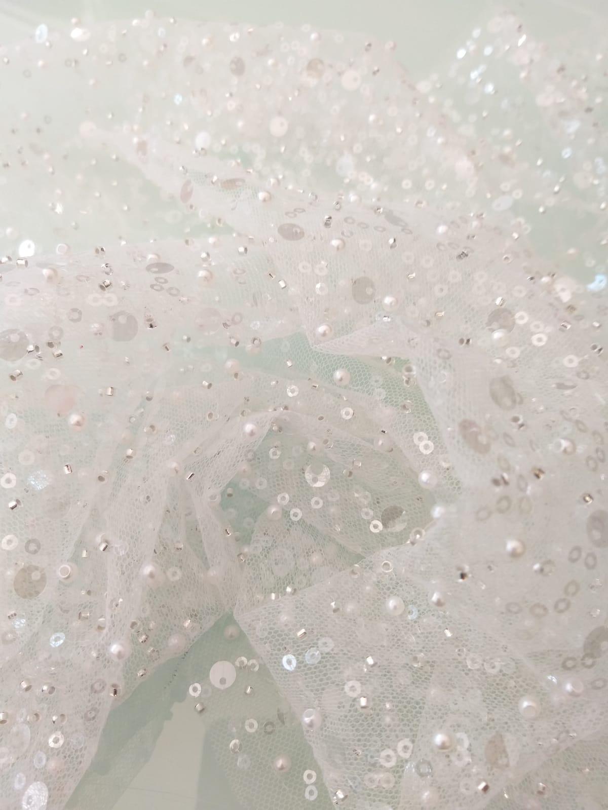 BL-001A YOĞUN PAYETLİ İNCİ VE KESME BONCUKLU KUMAŞ