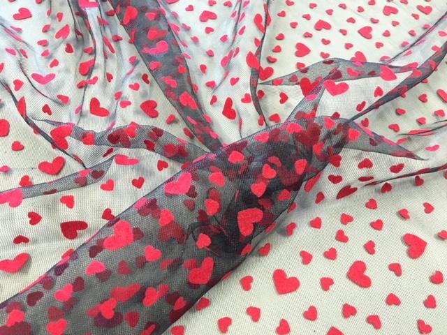 Tamamı Kırmızı Kalp Tasarımlı Flok Siyah Örgü Tül Kumaş | Burç Kumaş