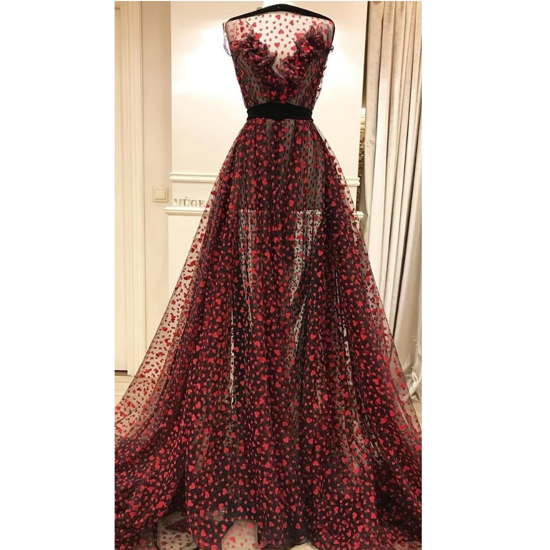 Tamamı Kırmızı Kalp Tasarımlı Flok Siyah Örgü Tül Elbise | Burç Kumaş