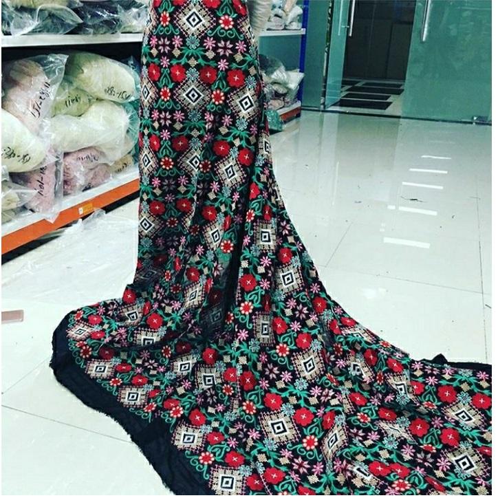 Çiçekli Aztek Tasarım Nakışlı Şifon Elbise | Burç Kumaş