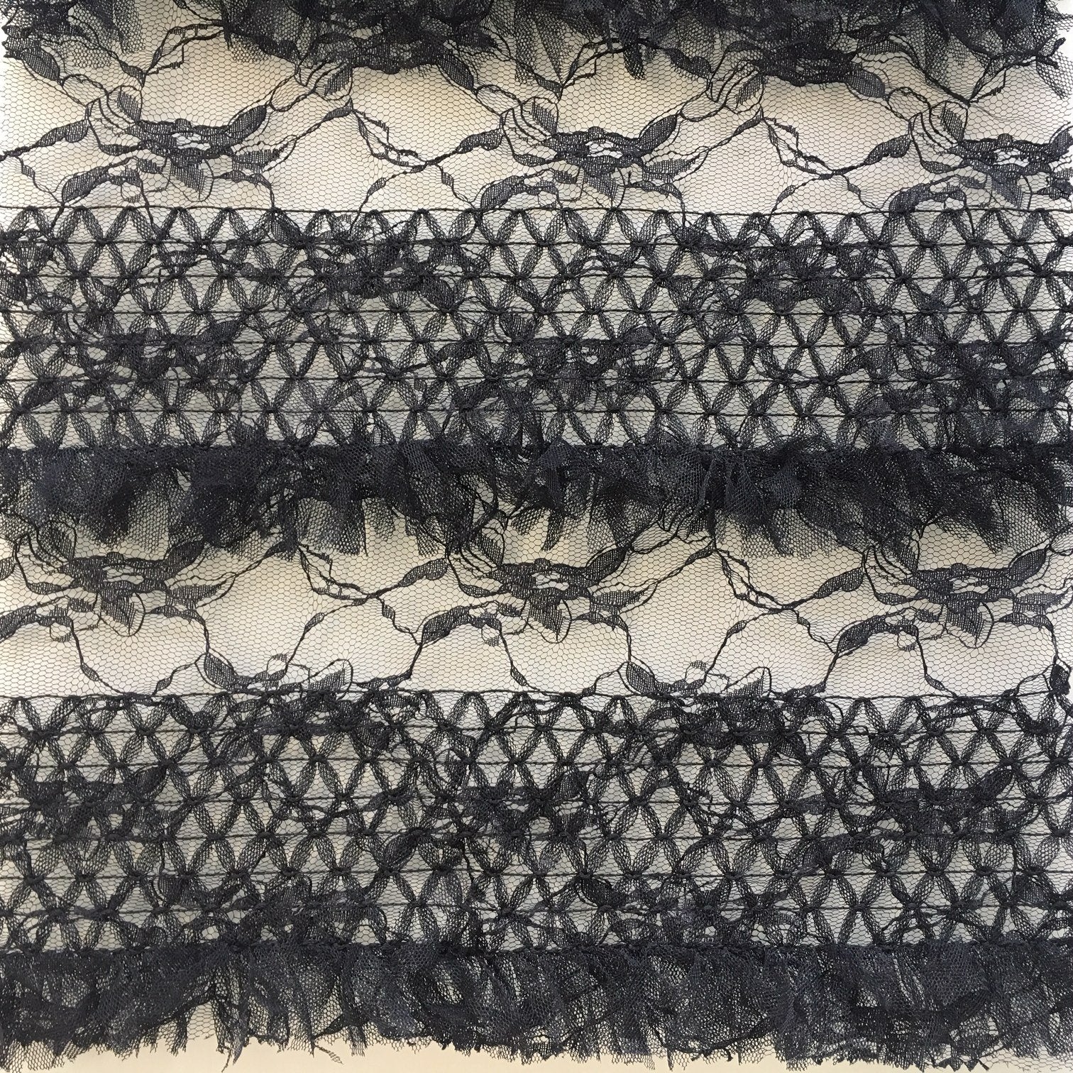 Argyle Desenli Kordlu Saçak Tasarım Nakışlı Dantel Kumaş | Burç Kumaş