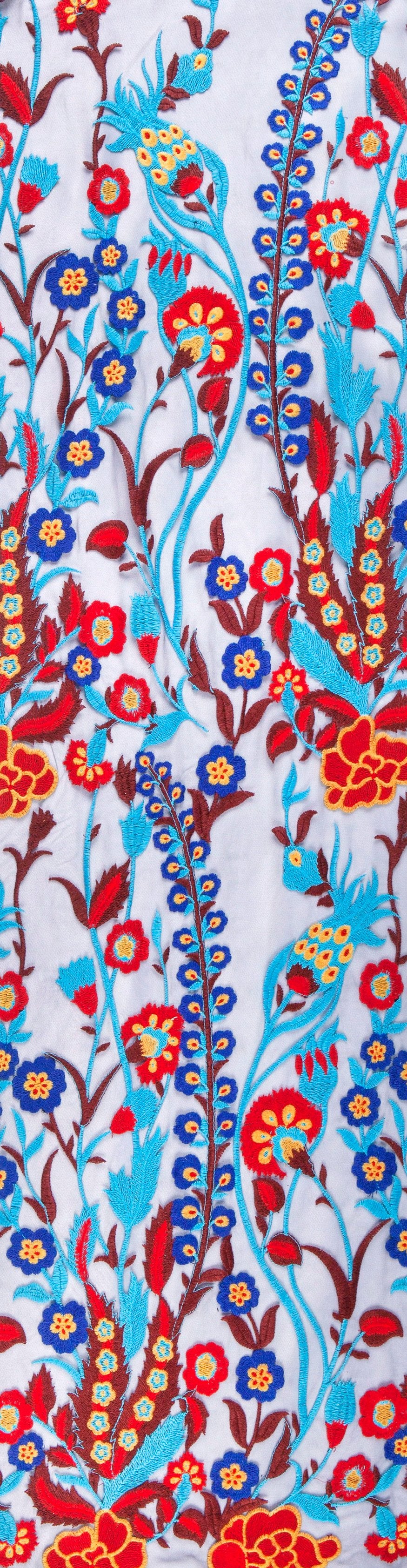 Mavi Çiçek Desenli Renkli İplik Nakışlı Kumaş | Burç Kumaş