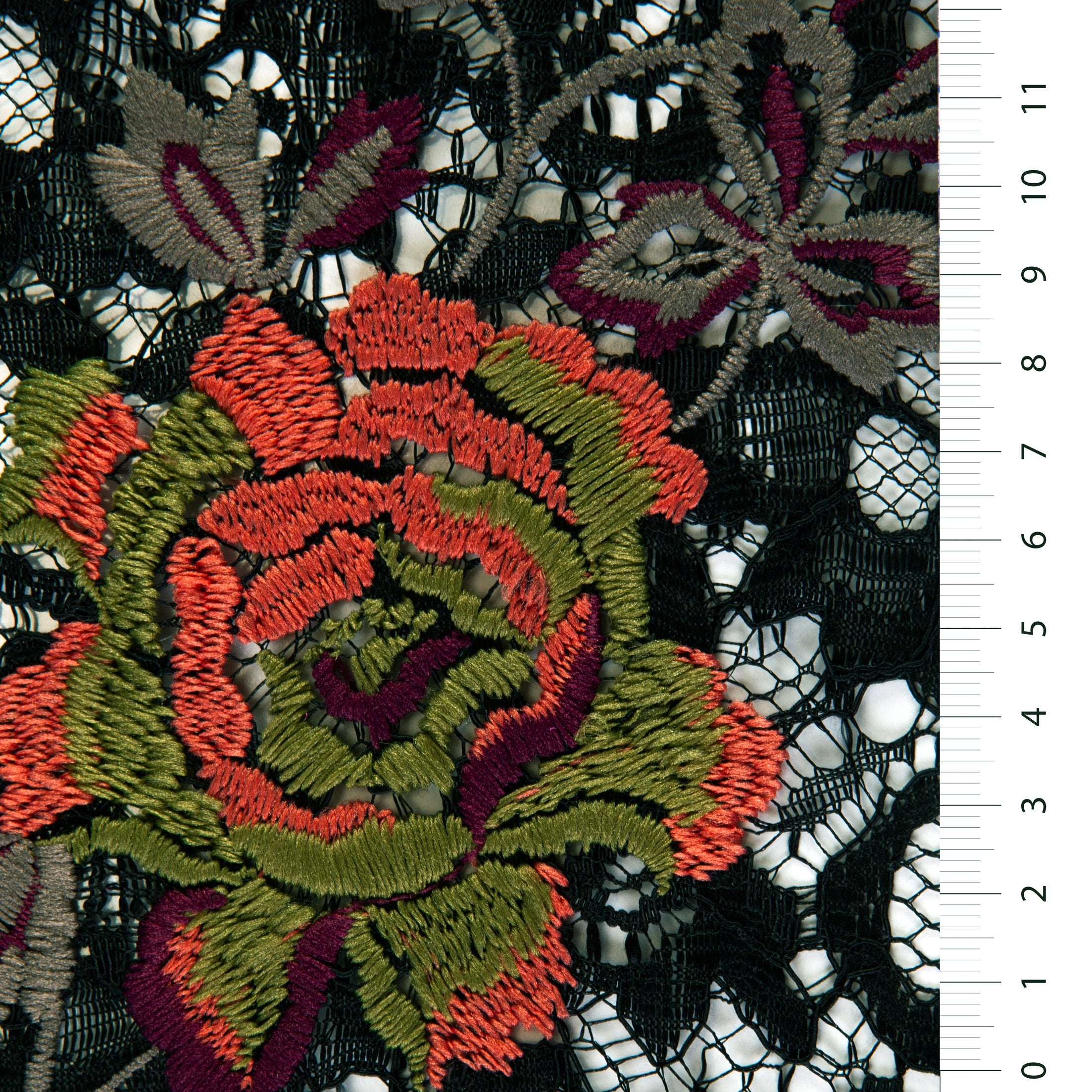 Renkli Çiçek İpliği İşlemeli Siyah Dantel Kumaş | Burç Kumaş