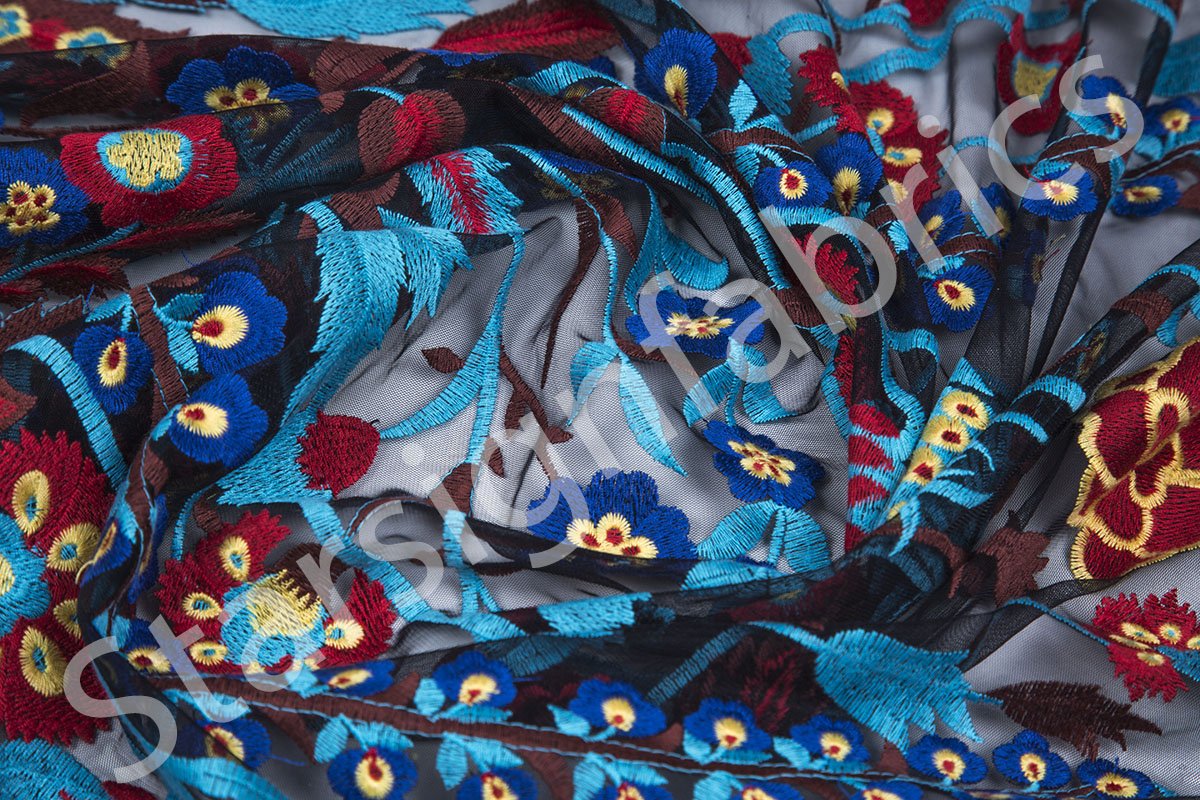 Mavi Çiçek Desenli Renkli İplik Nakışlı Kumaş | Burç Kumaş