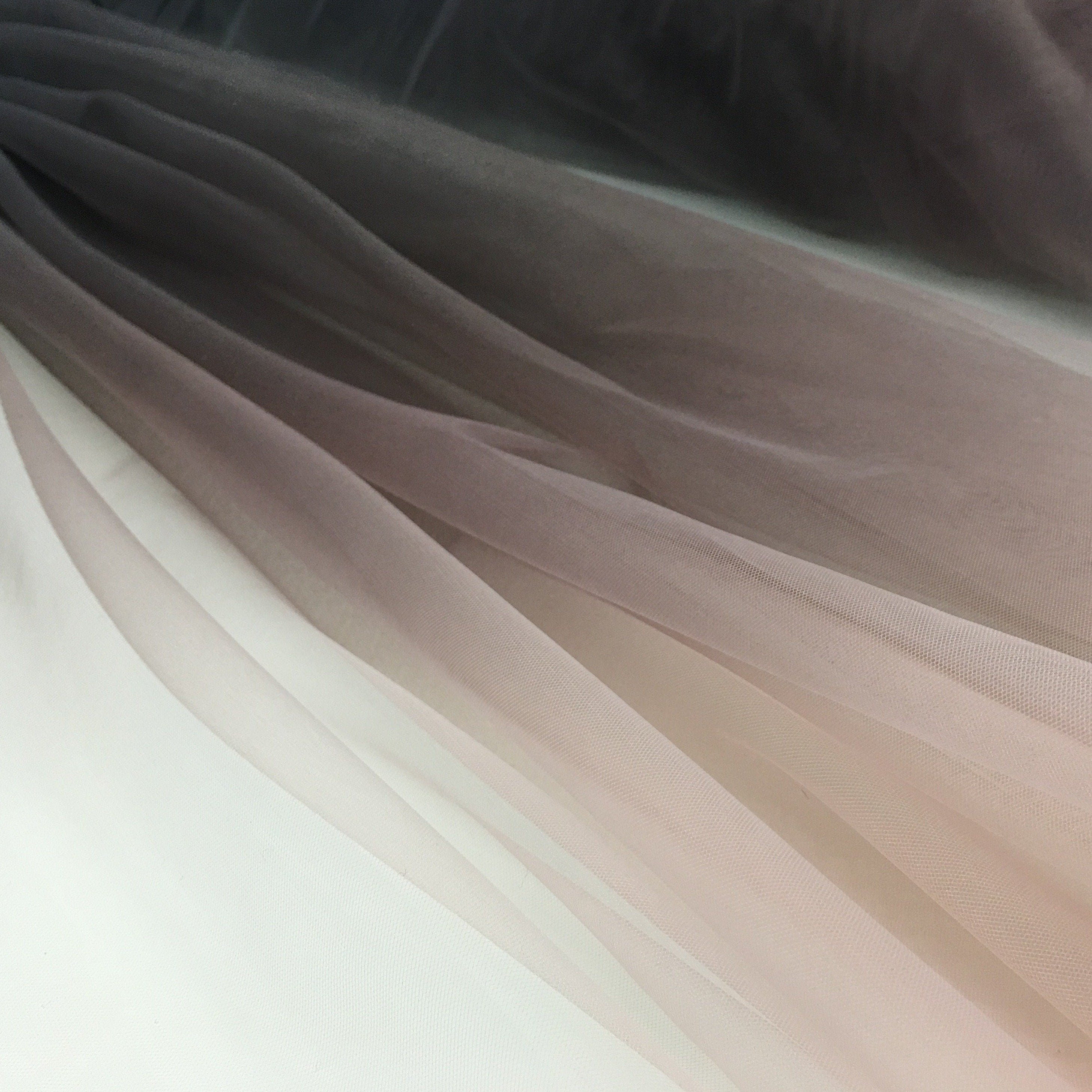 Beyaz Antrasit Ombre Renk Geçişli Mikro Örgü Tül Kumaş | Burç Kumaş